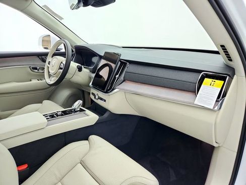 New 2026 Volvo XC90 T8 Ultra w/ Protection Package Premier image 13