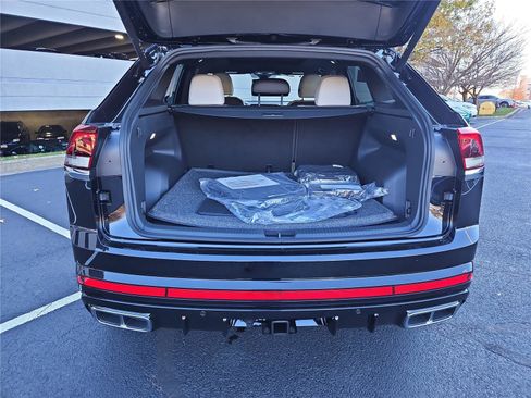 New 2026 Volkswagen Atlas Cross Sport SEL Premium R-Line image 5