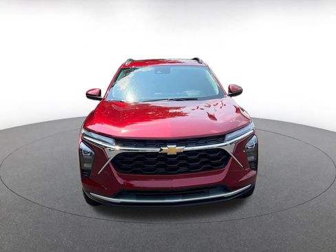Used 2025 Chevrolet Trax LT w/ LT Convenience Package FWD image 2