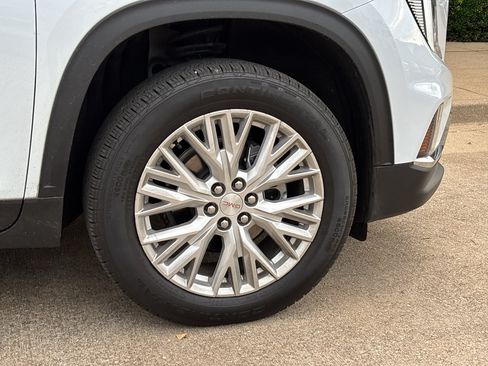 Used 2026 GMC Acadia Elevation w/ Elevation Premium Package FWD image 10