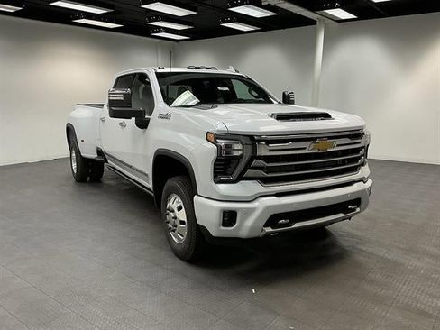 New 2026 Chevrolet Silverado 3500 High Country w/ High Country Premium Package AWD/4WD image 7
