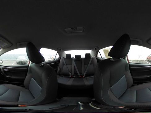 Used 2018 Toyota Corolla LE FWD image 40
