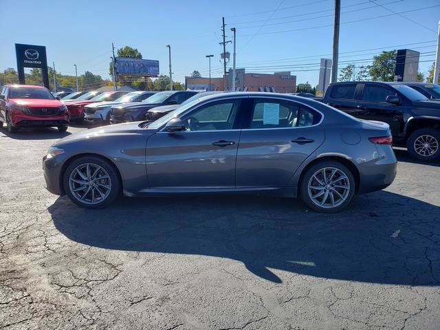 Used 2017 Alfa Romeo Giulia Ti w/ TI Performance Package AWD/4WD image 7