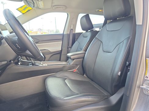 Used 2022 Jeep Compass Latitude image 2