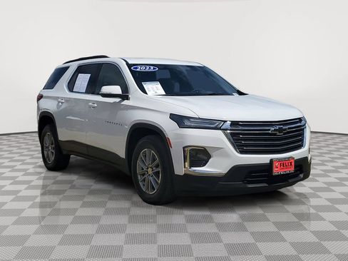 Used 2023 Chevrolet Traverse LT FWD image 3
