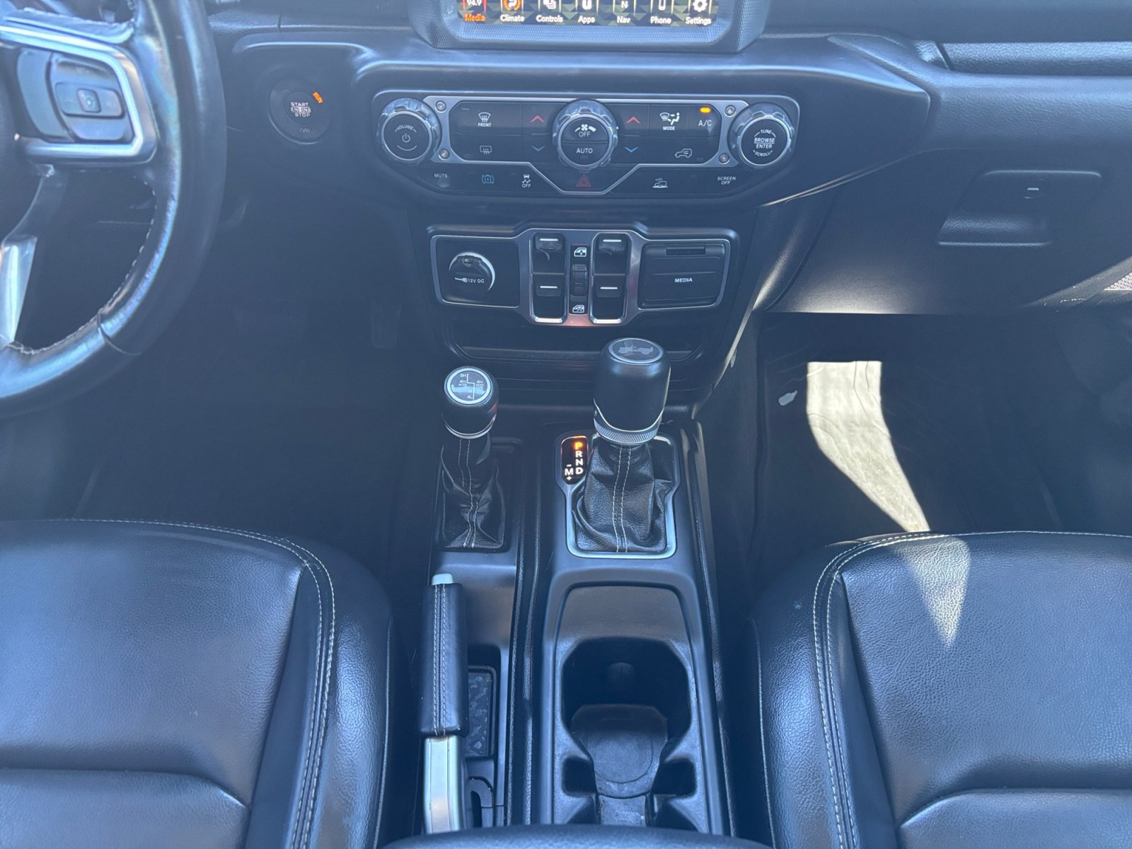 Used 2022 Jeep Wrangler Unlimited Sahara AWD/4WD image 16