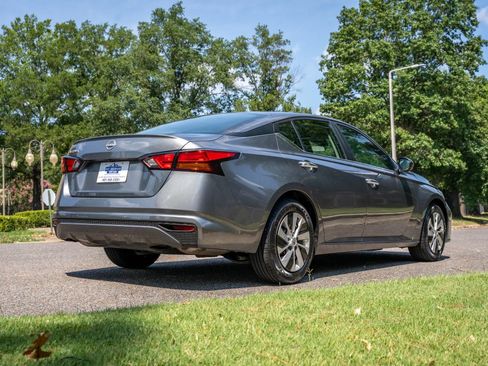 Used 2024 Nissan Altima 2.5 S FWD image 5