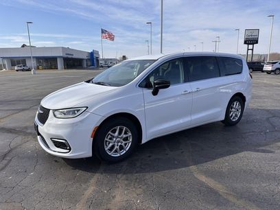 Used 2024 Chrysler Pacifica Touring-L