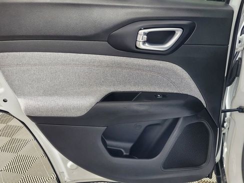 Used 2024 Jeep Compass Latitude image 26