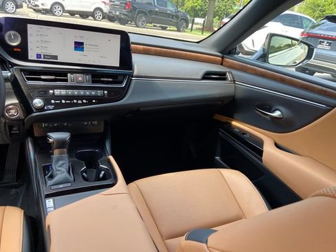 Certified 2023 Lexus ES 250 w/ Premium Package AWD/4WD image 16