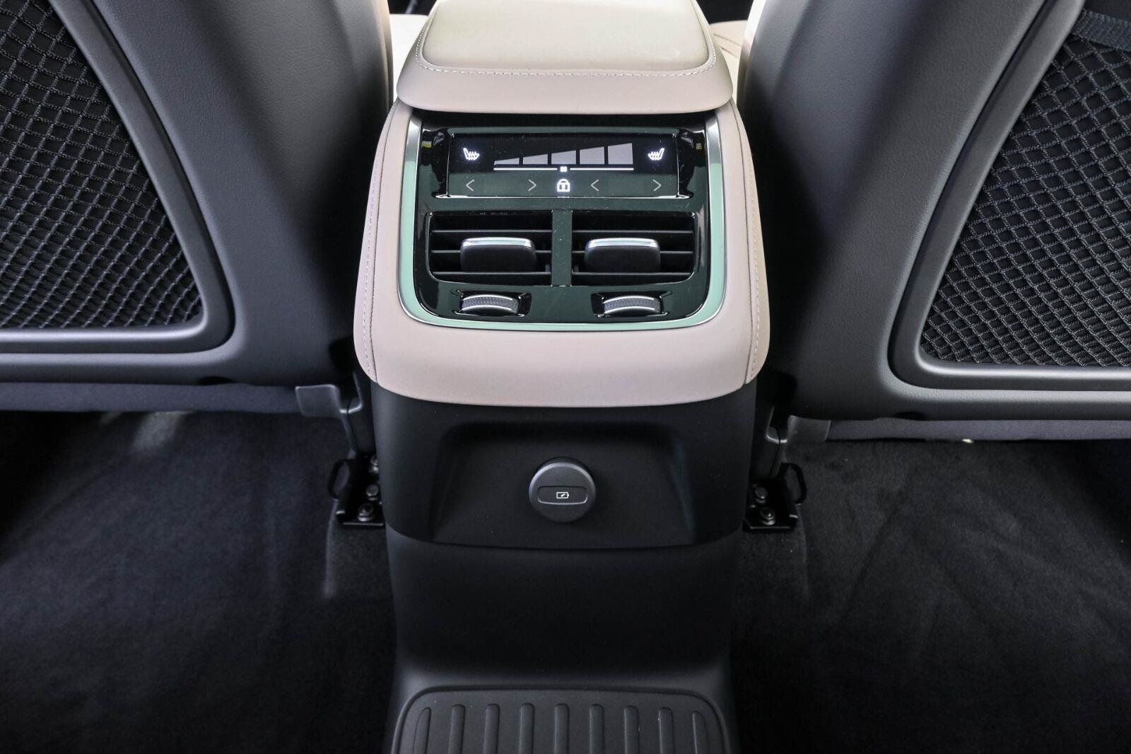 New 2026 Volvo XC90 T8 Core w/ Protection Package Premier AWD/4WD image 19