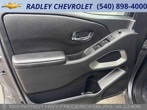 Used 2025 Nissan Frontier SV image 5