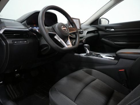 Used 2024 Nissan Altima 2.5 SV FWD image 10