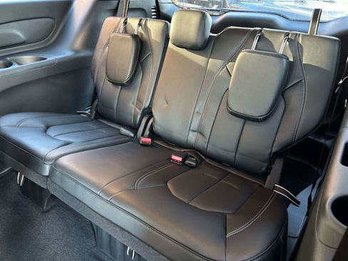 New 2026 Chrysler Pacifica Select image 11