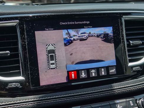 Used 2024 Chrysler Pacifica Premium FWD image 22