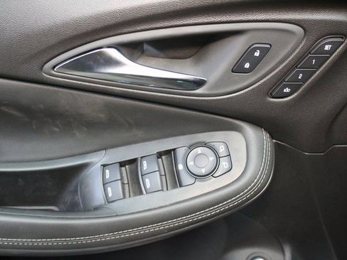 Used 2023 Buick Encore GX Essence image 14