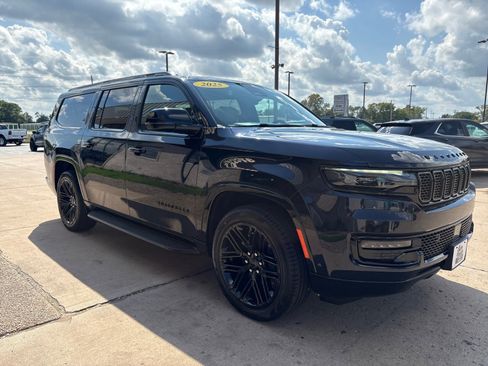 New 2025 Jeep Wagoneer L Series II w/ Premium Group I image 10