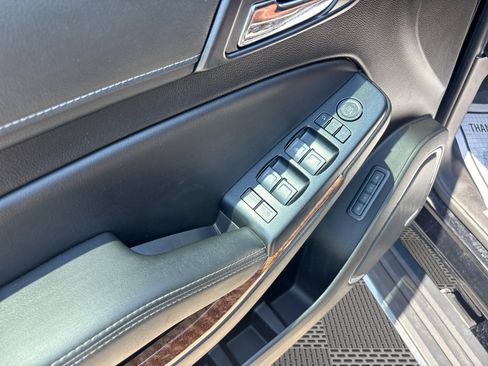 Used 2019 Chevrolet Suburban Premier w/ Premier Plus Edition AWD/4WD image 15