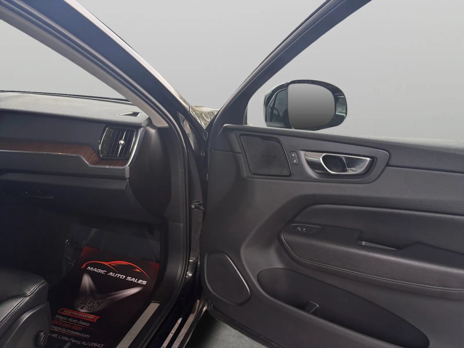 Used 2021 Volvo XC60 T5 Momentum w/ Protection Package Premier AWD/4WD image 19