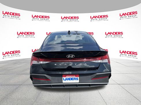 Used 2025 Hyundai Elantra Sport FWD image 12