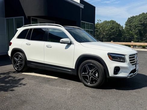 Used 2026 Mercedes-Benz GLB 250 4MATIC image 8