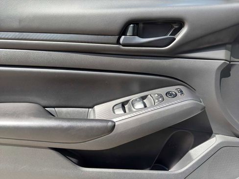 Used 2024 Nissan Altima 2.5 S FWD image 9