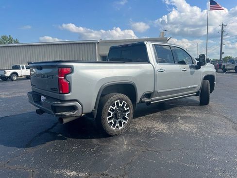 Used 2026 Chevrolet Silverado 2500 High Country w/ High Country Premium Package AWD/4WD image 4