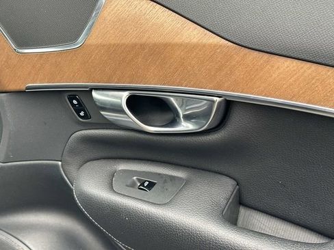 Used 2022 Volvo XC90 T6 Momentum image 9