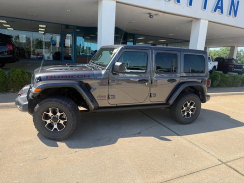 Used 2022 Jeep Wrangler Unlimited Rubicon w/ Cold Weather Group AWD/4WD image 9