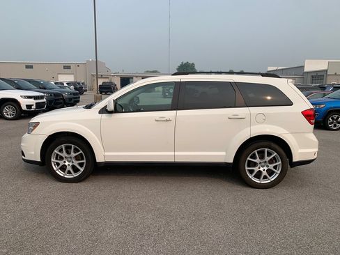 Used 2014 Dodge Journey SXT w/ Quick Order Package 22C FWD image 3