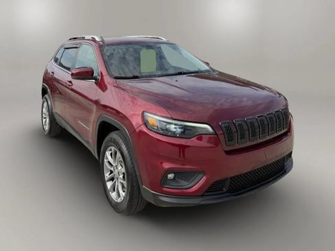 Used 2019 Jeep Cherokee Latitude Plus w/ Cold Weather Group AWD/4WD image 1