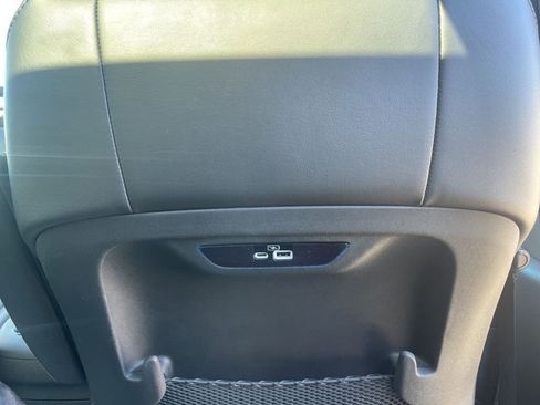 Used 2024 Chrysler Pacifica Limited w/ Uconnect Theater Family Group image 10