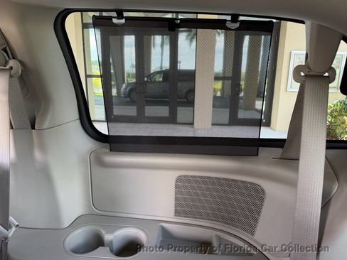 Used 2013 Chrysler Town & Country Limited w/ Luxury Group FWD image 58