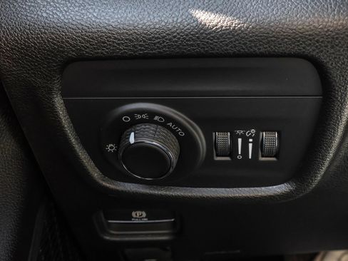 New 2025 Jeep Grand Cherokee Altitude image 28