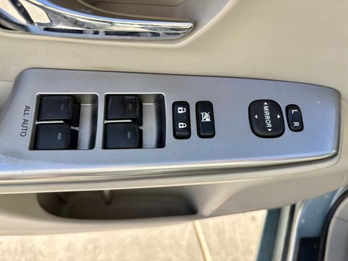 Used 2016 Toyota Prius V image 13