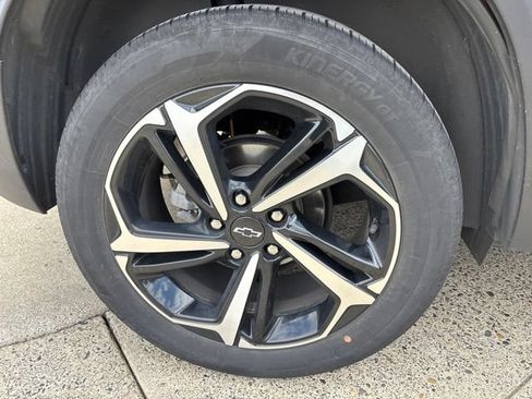 Used 2023 Chevrolet TrailBlazer RS w/ Sun and Liftgate Package AWD/4WD image 37