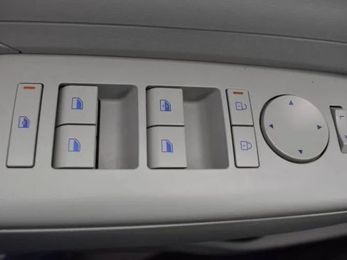 Used 2025 Hyundai Kona SEL FWD image 21