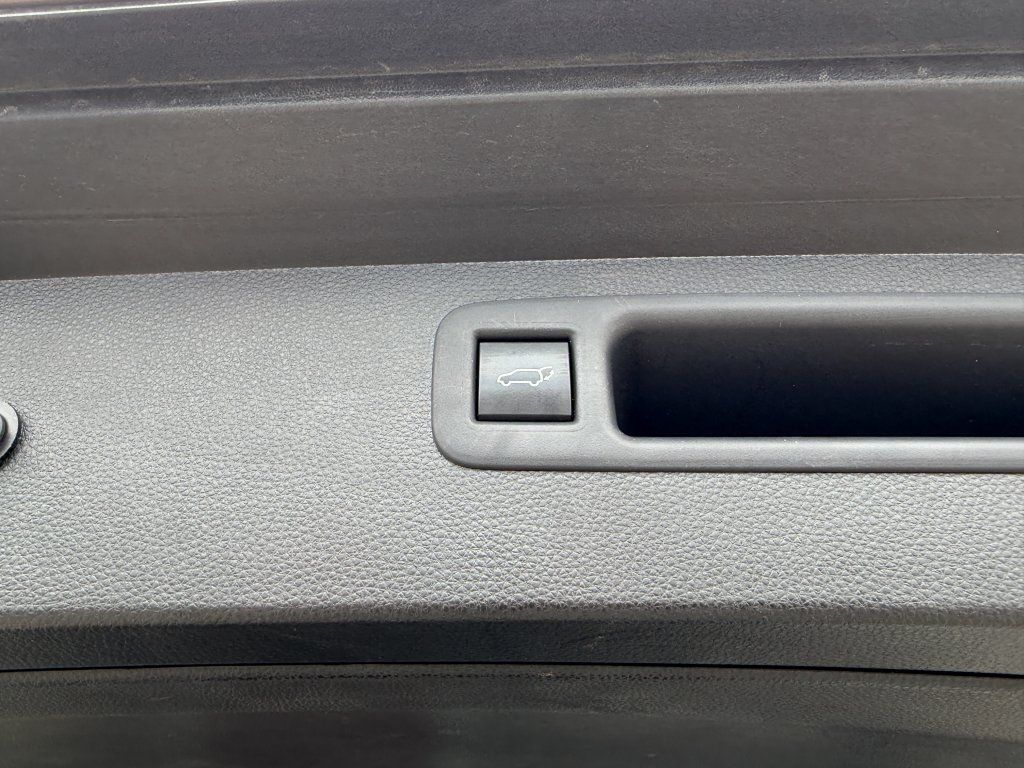 Used 2021 Toyota Highlander XLE AWD/4WD image 34