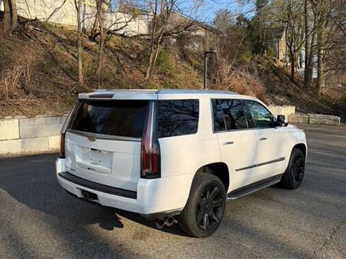 Used 2018 Cadillac Escalade Luxury image 9