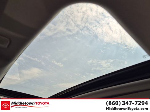 Certified 2024 Toyota Highlander XLE AWD/4WD image 25