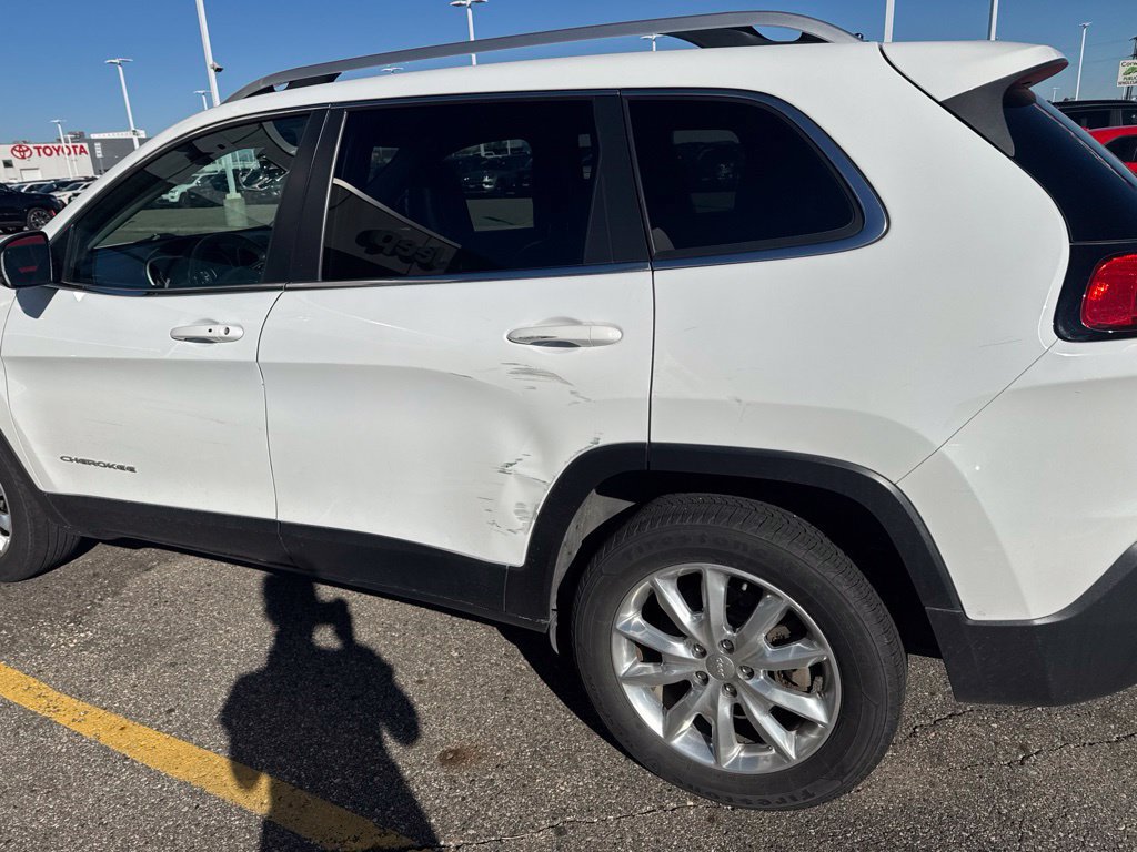 Used 2017 Jeep Cherokee Limited AWD/4WD image 6