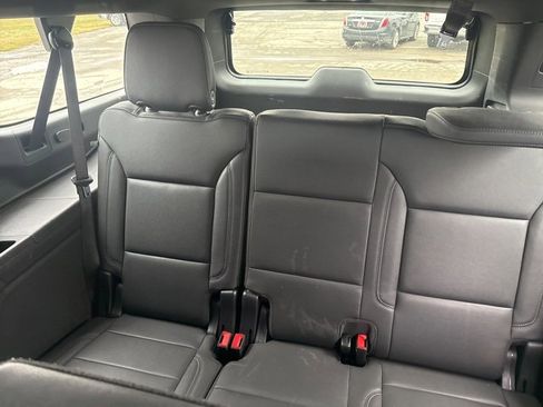 Used 2025 Chevrolet Suburban Z71 image 10