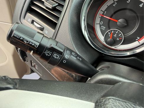 Used 2017 Dodge Grand Caravan Crew FWD image 29
