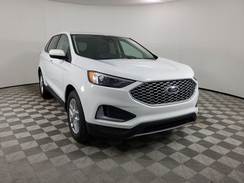 Used 2024 Ford Edge SEL image 2