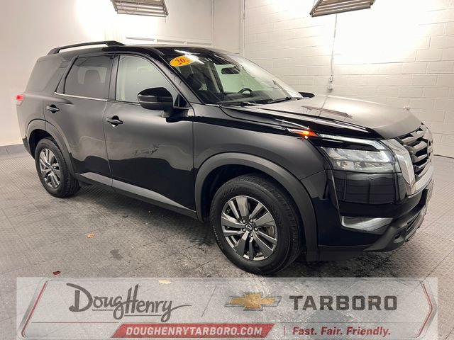 Used 2025 Nissan Pathfinder SV FWD image 3