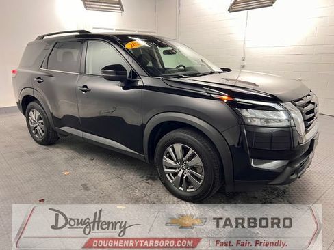Used 2025 Nissan Pathfinder SV FWD image 3