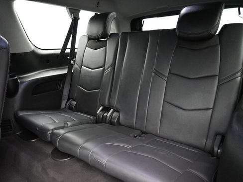 Used 2020 Cadillac Escalade ESV Premium Luxury image 22