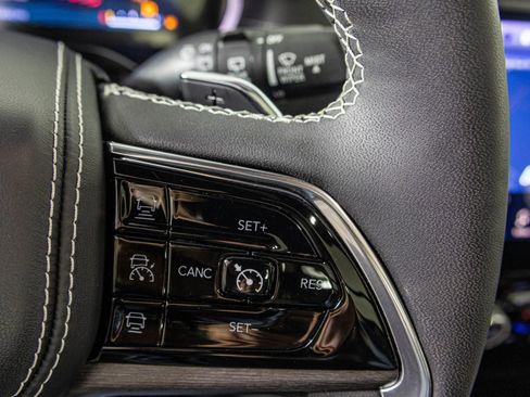Used 2024 Jeep Grand Cherokee Overland w/ Luxury Tech Group IV AWD/4WD image 34