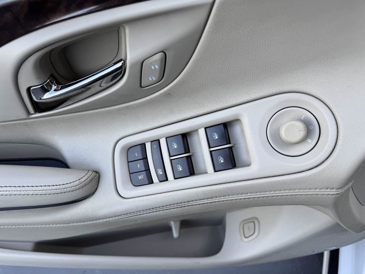Used 2015 Buick LaCrosse Leather FWD image 38