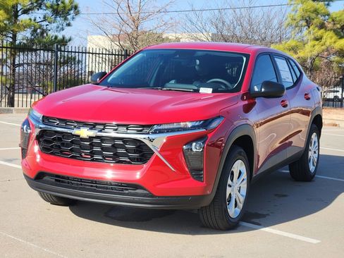 New 2026 Chevrolet Trax LS image 2